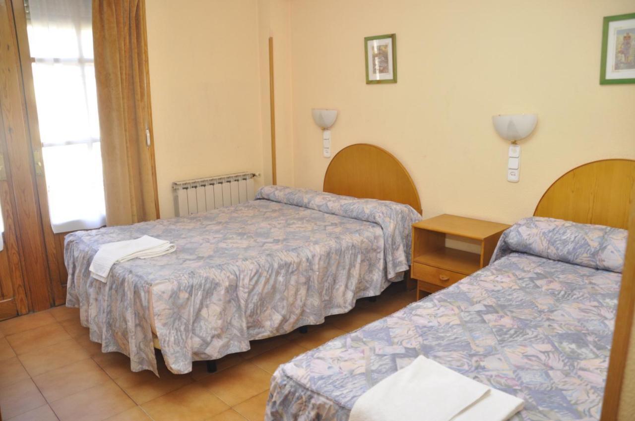 Hotel Tres Arcos San Lorenzo de El Escorial Δωμάτιο φωτογραφία