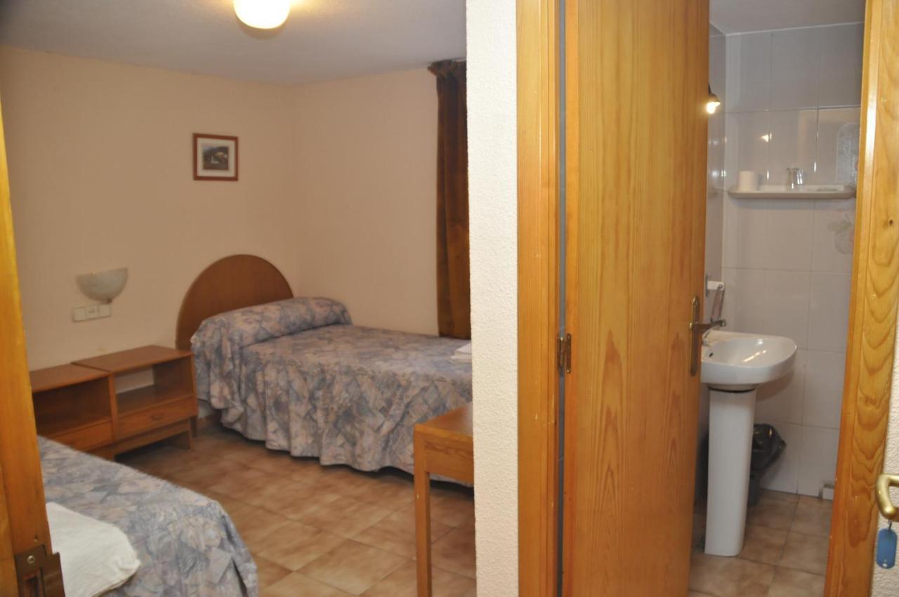 Hotel Tres Arcos San Lorenzo de El Escorial Δωμάτιο φωτογραφία